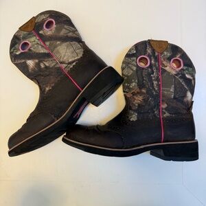 Ariat Women’s Fatbaby Western Leather Boots Pink And Camo, Size 9.5